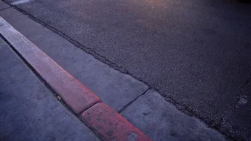 Curb with traffic driving past Stock Footage 85654890