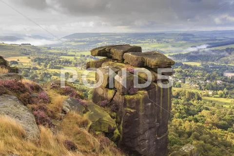 Curbar Edge, summer heather, view towards Chatsworth, Peak District National Stock Photos