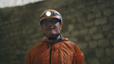 Curious Explorer Discovers Depths of Ancient Cave System Видео 332073129