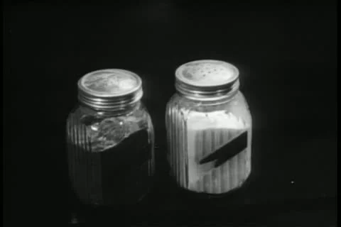 Curious monkey tasting pepper 스톡 동영상 11349153