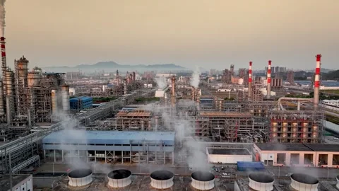 Curling fire and cumin smoke filling the sky. Smoking chimneys from the factory Stock-Footage 324872809
