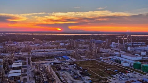 Curling fire and cumin smoke filling the sky. Smoking chimneys from the factory. Видео 325349036