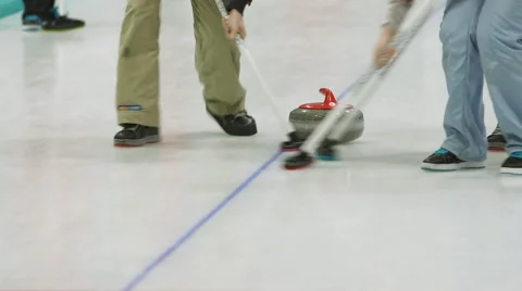 Curling. Stone slides on ice Vídeo Stock 60291918