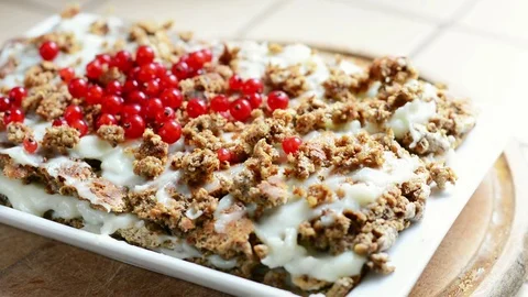 Currant on cake Video stock 76799515