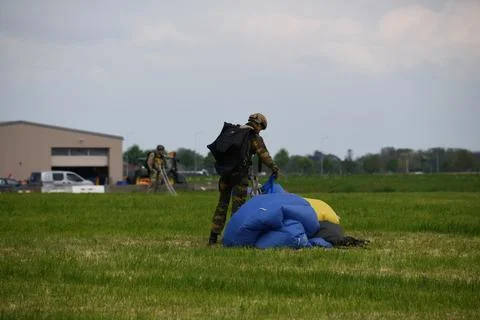 Current Military-1940-present day, A Belgian paratrooper packs his parachute Stock Photos