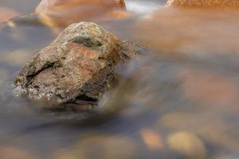 The current of a river flowing over rocks and stones Stock-Fotos
