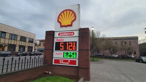 Current Shell gas station raised prices sign in Portland, OR USA due to Iran war Stock-Footage 331904234