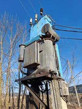Current transformer and high voltage electric power lines Foto stock