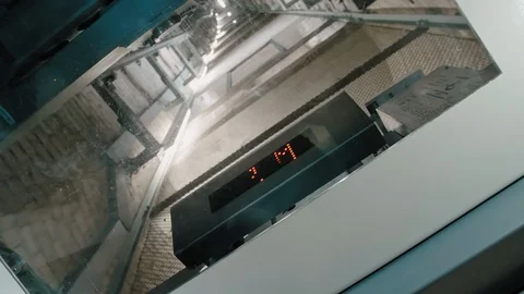 Curved elevator shaft. Display of the descending elevator with a glass 스톡 동영상 106409792