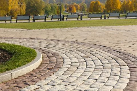 Curved path in the shape of a wave on the grass in the Park. Paved with tiles Stock-Fotos