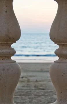 Curved Railing with the Ocean Stockfoto's