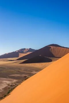 Curving dune ridges layer into the distance at Sossusvlei Stock-Fotos