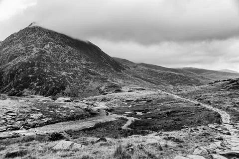 Curving pathway to Llyn Ogwen Stock Photos