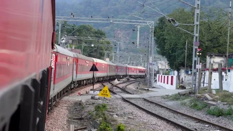 Curving Rails and Rolling Views Видео 337632326