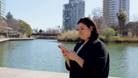 Curvy woman using phone while walking Stock-Footage 270482272