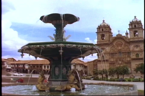 Cusco, Peru, The Andes, main square, Cusco Cathedral, fountain, medium shot Видео 867527