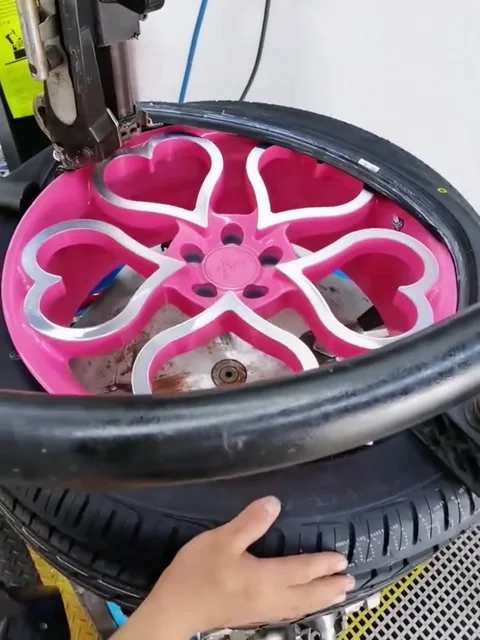 Custom car wheel assembly process Vídeo Stock 270254787