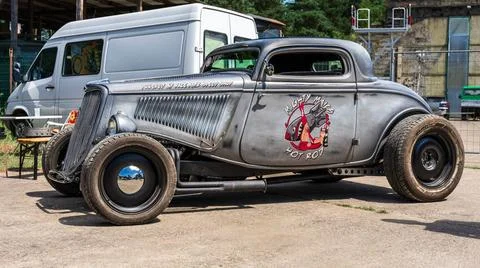  The custom hot rod based on Ford V8. Roadrunner s Paradise Race 61 Festiv... Stock-Fotos