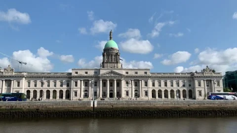 The Custom house building. Double decker bus passes in front. Dublin, Ireland Stock Footage 252430793