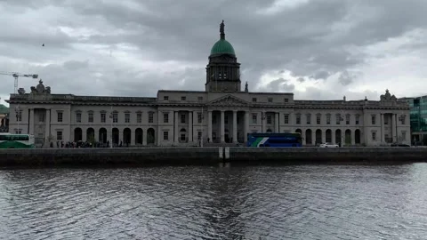 The Custom house building. Traffic in front. Dublin, Ireland Stock Footage 265981209