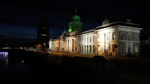The Custom House in Dublin on Saint Patrick's Day Stock Footage 122361794