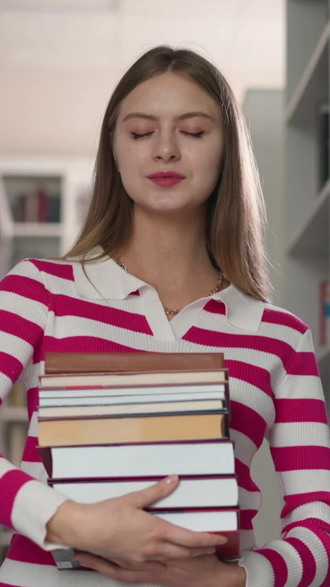 Customer with book stack in store aisle Video stock 281371502