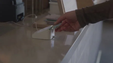 Customer Inserts Card Into Chip Reader on the Counter During the Daytime 스톡 동영상 208804265