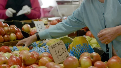 Customer inspects Papaya Stock Footage 90407633