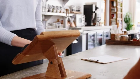 Customer makes payment by smartphone at coffee shop counter Video stock 96006409