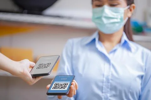 Customer paying with qr code on smartphone screen in stores that accept digit Stock Photos