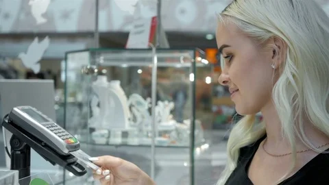 Customer paying for their order with a credit card in a shopping mall. credit Stock Footage