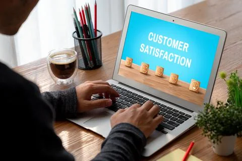 Customer satisfaction and evaluation analysis on modish software computer Foto stock