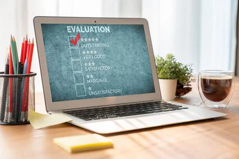 Customer satisfaction and evaluation analysis on modish software computer Foto stock