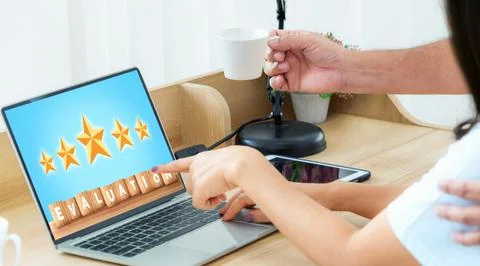 Customer satisfaction and evaluation analysis on modish software computer Stock Photos