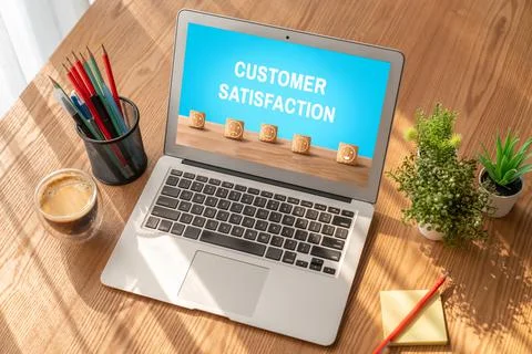 Customer satisfaction and evaluation analysis on modish software computer Foto stock