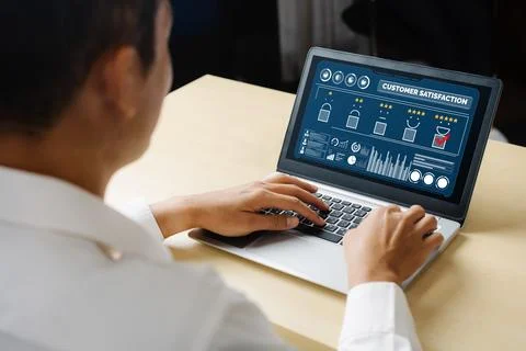 Customer satisfaction and evaluation analysis on modish software computer Stock-Fotos