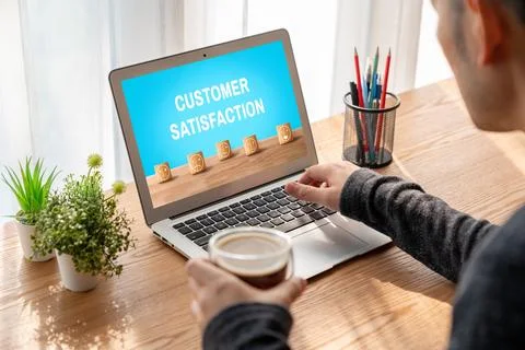 Customer satisfaction and evaluation analysis on modish software computer Foto stock