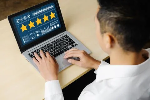Customer satisfaction and evaluation analysis on modish software computer Foto stock