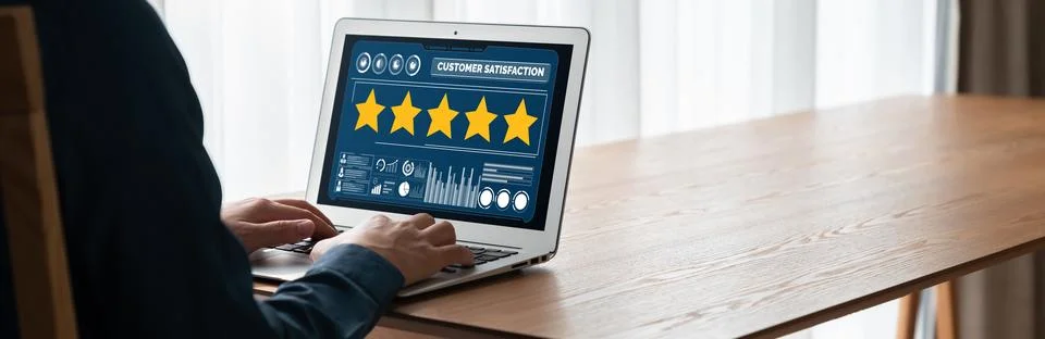 Customer satisfaction and evaluation analysis on modish software computer Foto stock