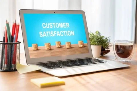 Customer satisfaction and evaluation analysis on modish software computer Foto stock