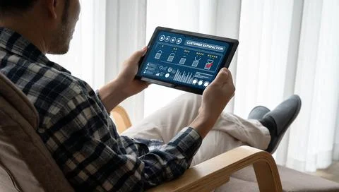 Customer satisfaction and evaluation analysis on modish software computer Stock-Fotos