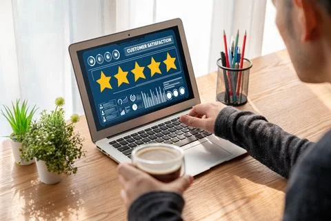Customer satisfaction and evaluation analysis on modish software computer Foto stock