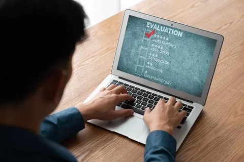 Customer satisfaction and evaluation analysis on modish software computer Foto stock