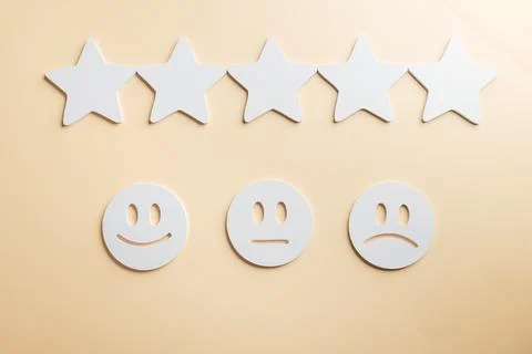 Customer satisfaction rate options, five star and happy neutral sad emoji s.. Foto stock