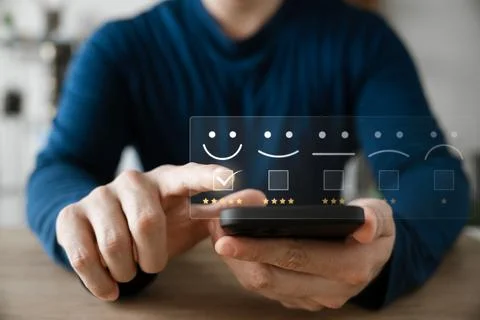 Customer Satisfaction Survey Concept, Users Rate Service Experiences On Onl.. Foto stock