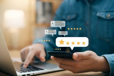 Customer Satisfaction Survey Concept, Users Rate Service Experiences On Onl.. Stock Photos