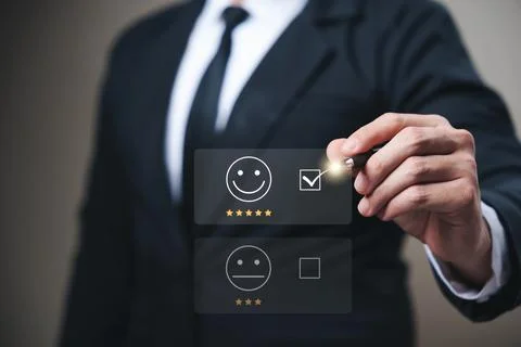 Customer Satisfaction Survey Concept, Users Rate Service Experiences On Onl.. Stock Photos