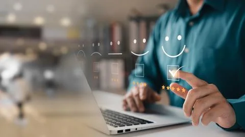 Customer Satisfaction Survey Concept, Users Rate Service Experiences On Onl.. Stock Photos