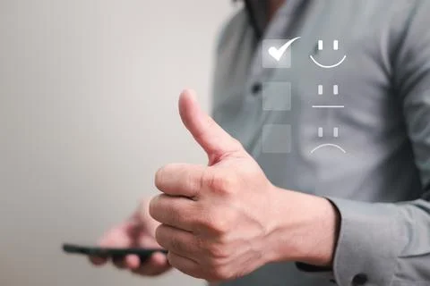 Customer satisfaction with thump up hand because of good service makes clie.. 스톡 사진