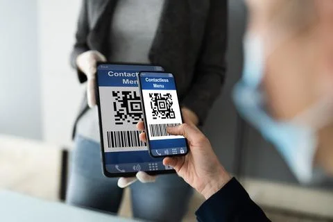 Customer Scanning Online Menu Code With Smartphone Stockfoto's